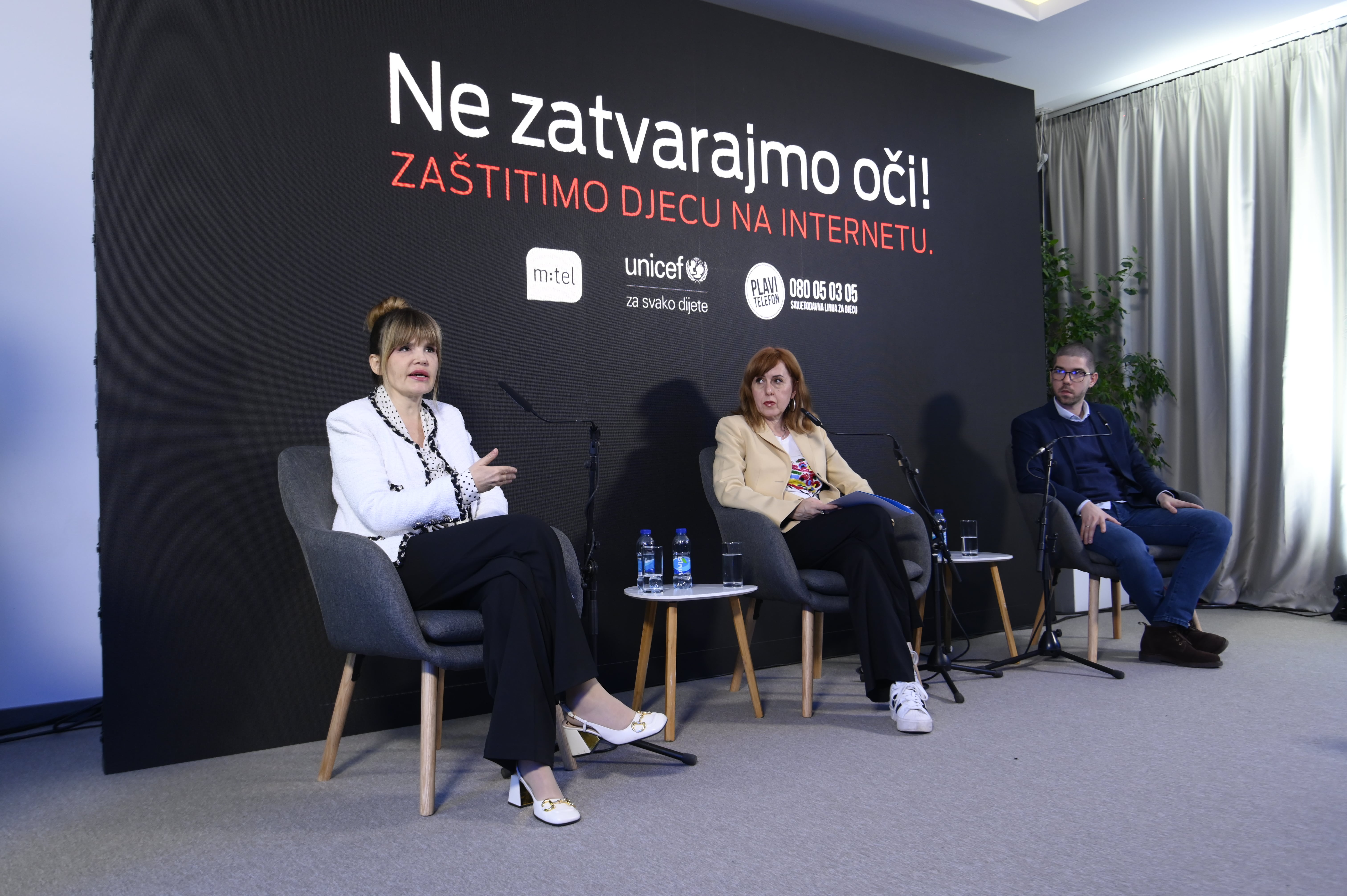 (FOTO) "NE ZATVARAJMO OČI! ZAŠTITIMO DJECU NA INTERNETU" m:tel pokrenuo kampanju za podizanje svijesti o bezbjednosti u online prostoru
