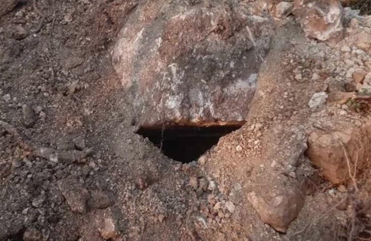 (VIDEO) SRAMNO! Traga se za vandalom: Bagerom uklonio stećke i oštetio ostatke srednjovjekovne crkve