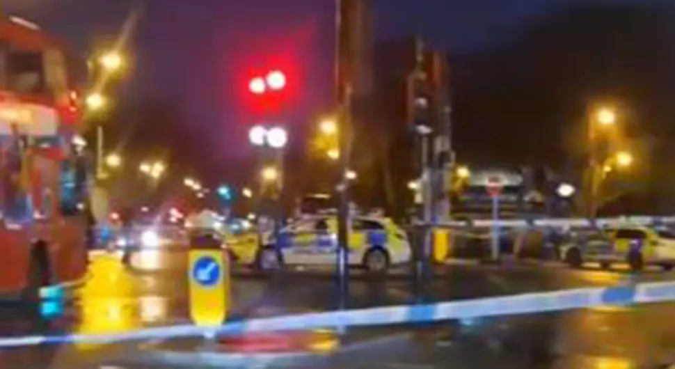 (VIDEO) PUCNJAVA U LONDONU Na lice mjesta pozvane su brojne hitne službe, ima ranjenih