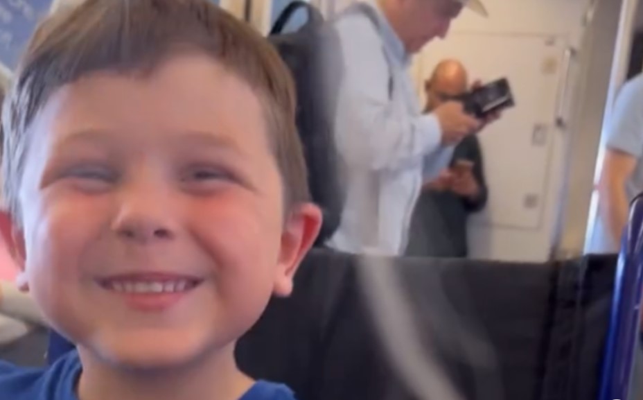 (VIDEO/FOTO) NJEGOVA LJUBAV PREMA NOLETU JE NEVJEROVATNA Dječak Riki je jedan od najpoznatijih navijača Novaka Đokovića