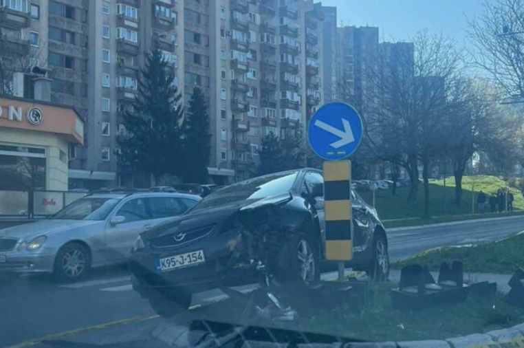 SAOBRAĆAJKA U NOVOM GRADU Učestvovalo jedno vozilo, reagovala i Hitna pomoć