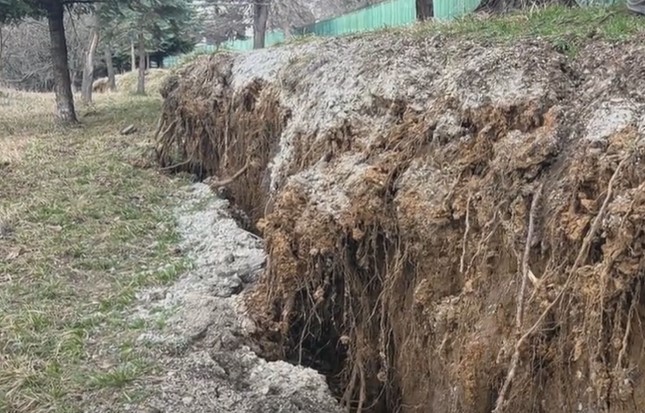 HAOS U ZAGREBU Aktiviralo se klizište na ulazu u Predsjedničke dvore
