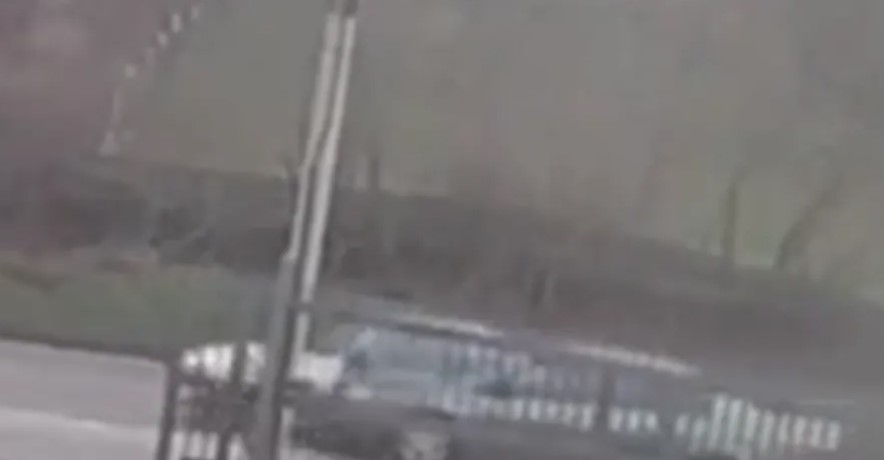 (UZNEMIRUJUĆI VIDEO) SNIMLJEN TRENUTAK ŽESTOKOG SUDARA U BiH Jedna osoba teško povrijeđena