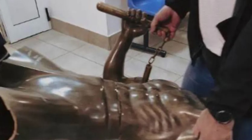 PRONAĐEN MOSTARSKI BRUS LI Ukradena statua veoma oštećena