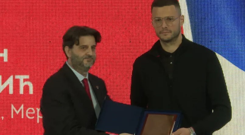 "DAN FUDBALA" OKUPIO BROJNA POZNATA LICA Dejan Vidić najbolji fudbaler Republike Srpske