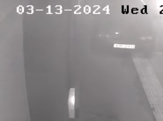 (UZNEMIRUJUĆI VIDEO) SNIMAK TEŠKE SAOBRAĆAJKE U SARAJEVU Maloljetnik vozio BMW koji se zabio u stub pa prevrnuo na krov