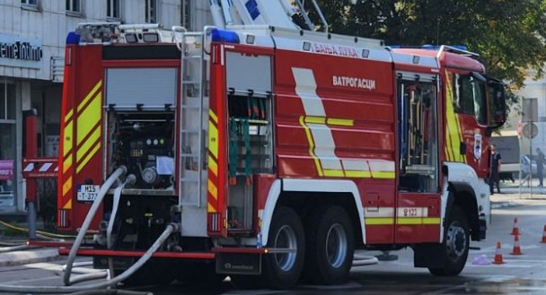 STRAVIČNA SAOBRAĆAJKA KOD BANJALUKE Vatrogasci sijeku auta, više osoba povrijeđeno