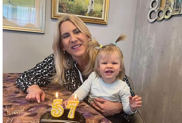 "NAJDRAŽA ROĐENDANSKA FOTOGRAFIJA" Željka Cvijanović puni 57 godina, a unuka Neva joj uljepšala dan