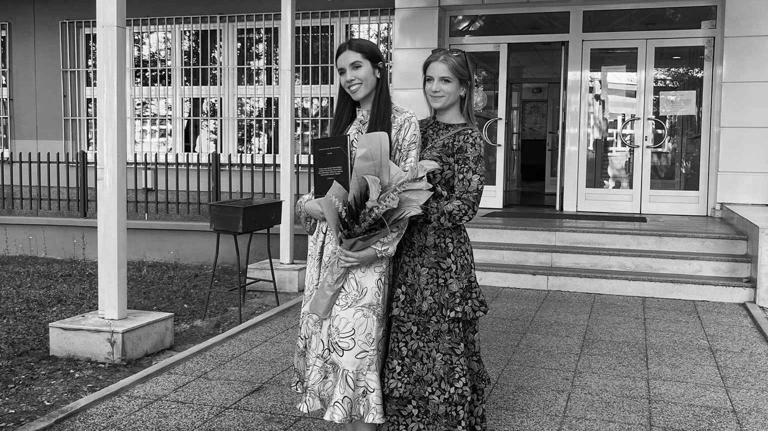 "POSTOJE ŽIVOTI KOJI KRATKO TRAJU..." Azra Spahić i Alma Suljić sutra dobijaju spomen-ploču u Sarajevu