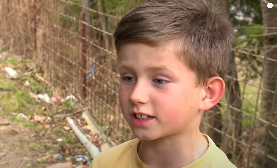 (VIDEO) "NAJVIŠE MI NEDOSTAJE BRAT" Potresna priča dječaka iz BiH kojeg je majka ostavila