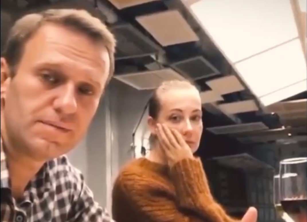 (VIDEO) "NE ZNAM KAKO DA ŽIVIM BEZ TEBE" Julijine oproštajne riječi kidaju dušu: Udovica Navaljnog objavila video nakon sahrane
