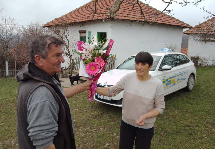 (FOTO) OVAKO SE ČUVA BRAK Slobodan je muž godine, evo kako pazi na suprugu Milku
