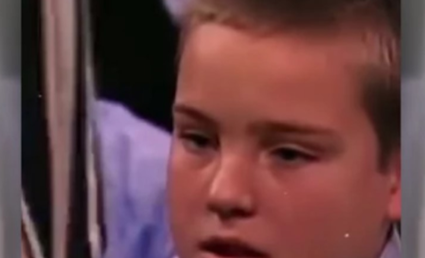 (VIDEO) "TI SI UŽASNA OSOBA" Sin se obratio majci koja ga je ostavila i ove riječi kidaju dušu