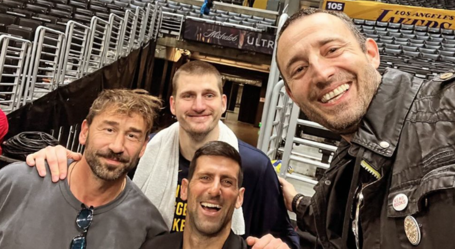 (FOTO) OKUPILI SE SRBI! Legendarni glumac objavio fotografiju od milijardu dolara
