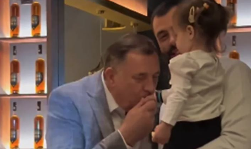 (VIDEO) EMOTIVNA ZAHVALNICA PREDSJEDNIKA SRPSKE Dodik: Podrška porodice, prijatelja i najbližih saradnika za mene je uvijek bila pokretačka snaga