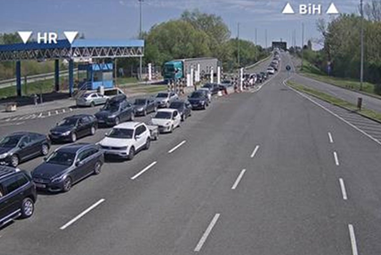 ZADRŽAVANJA DO 40 MINUTA Manje gužve na graničnim prelazima sa Hrvatskom