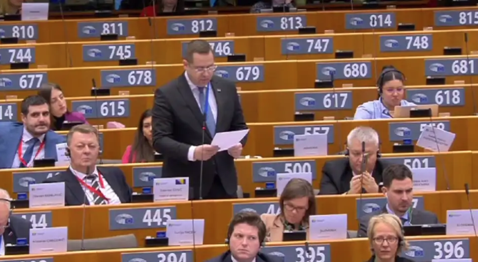 DELEGAT U KLUBU SRBA Kovačević u Briselu: BiH i 30 godina poslije rata pod protektoratom stranog agenta i OHR-a