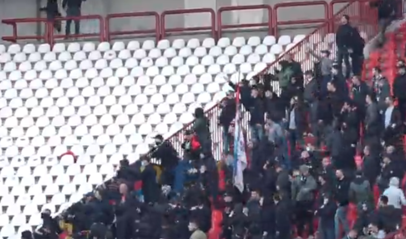 HAOS NA MARAKANI Navijači bacaju stolice, intervenisala i žandarmerija