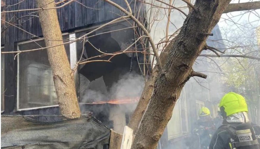 (FOTO) BANJALUČKI VATROGASCI UGASILI POŽAR Vatra zahvatila kancelariju radionice