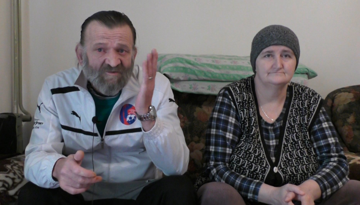 TUŽNA SUDBINA PORODICE IZ SANSKOG MOSTA Žive u neuslovnom podrumu prepunom vlage sa neisrpavnom kanalizacijom