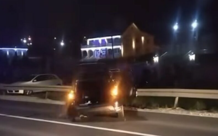 (VIDEO) TEŠKA SAOBRAĆAJNA NESREĆA Sudarilo se nekoliko automobila, ima povrijeđenih
