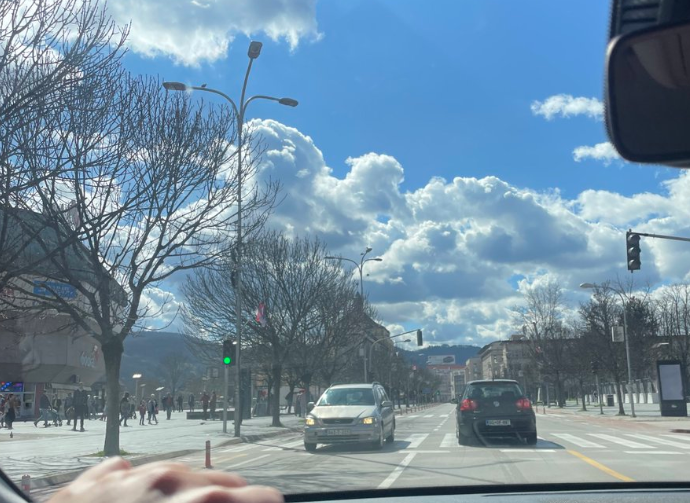 GRAĐANI U ŠOKU! "KAD NISAM UMRLA OD STRAHA" Vozilo se kretalo u suprotnom smjeru centrom Banjaluke