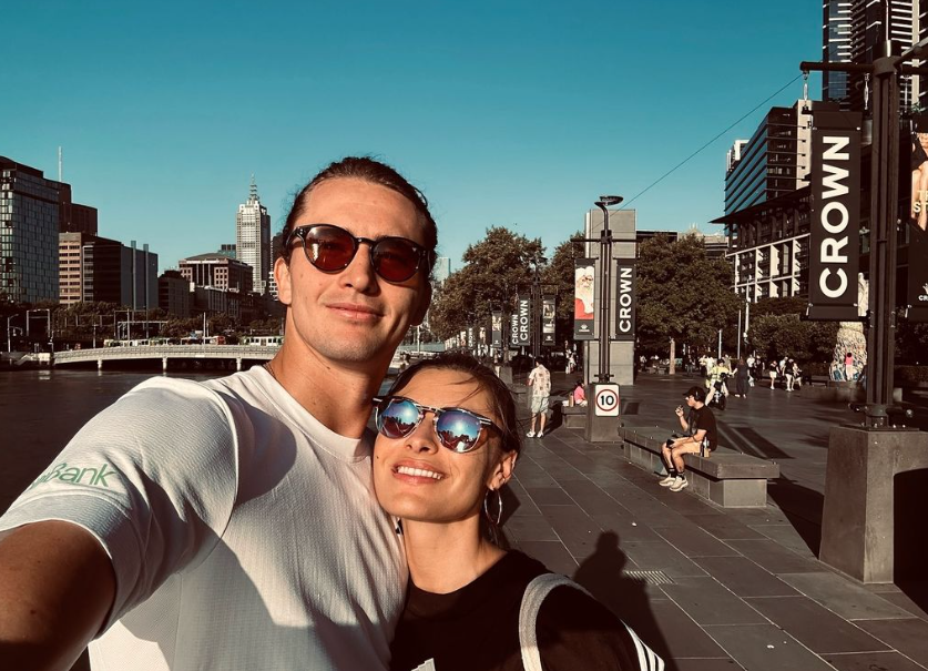 (FOTO/VIDEO) IZAZIVA PAŽNJU Svi se pitaju ko je zanosna djevojka Aleksandra Zvereva: Osam godina starija od tenisera