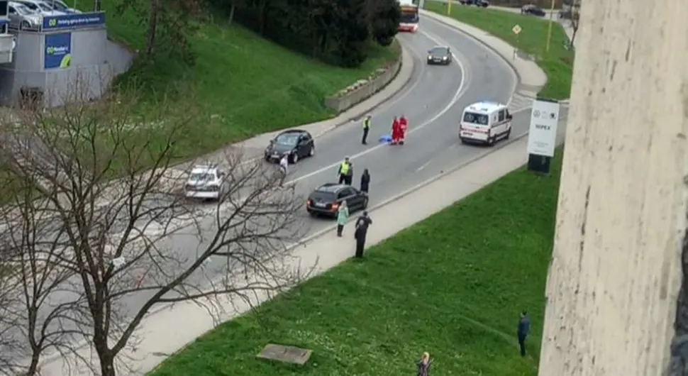 (UZNEMIRUJUĆE FOTOGRAFIJE) Stravična nesreća u Tuzli, poginuo pješak: Policija i Hitna na terenu