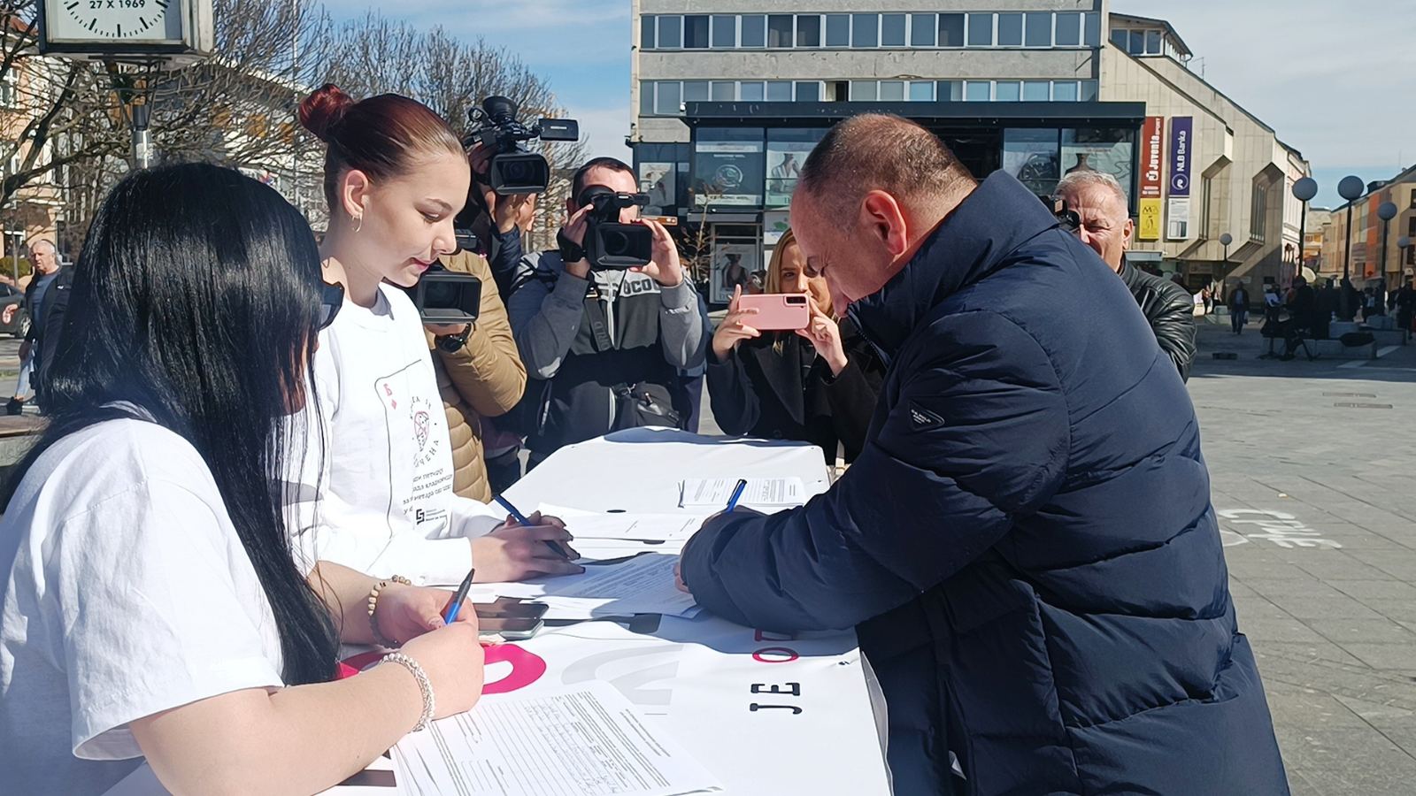 ŠEF KLUBA POSLANIKA PDP U NARODNOJ SKUPŠTINI POTPISAO PETICIJU Crnadak: Podržimo inicijativu da kladionice odmaknemo od škola
