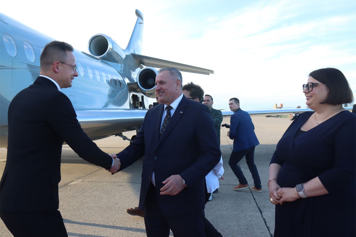 SIJARTO STIGAO U BANJALUKU Mađarskog ministra dočekao Višković