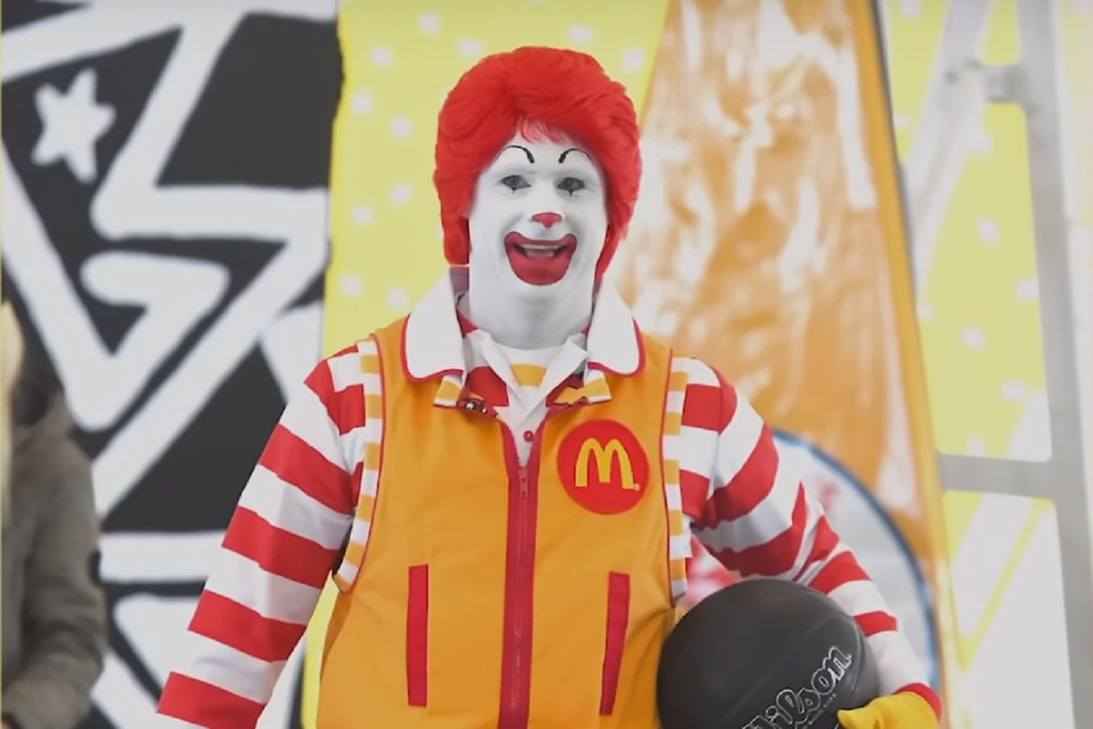 (VIDEO) TREND KLOVNOVA UBICA Mračni razlog iza nestanka McDonald'sove maskote
