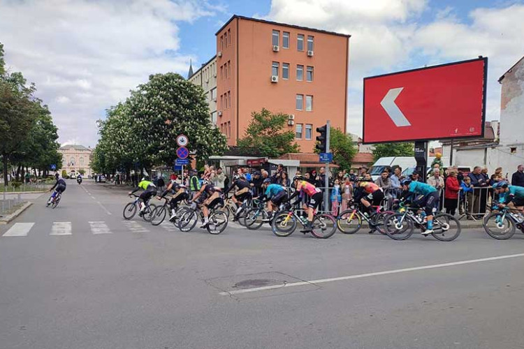 HOPKINS POBJEDNIK PRVE ETAPE Učesnici trke “Beograd - Banjaluka” stigli u Bijeljinu