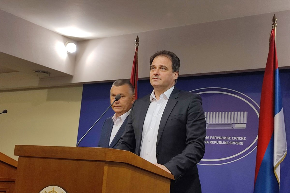 OGLASIO SE GOVEDARICA Pronađeno rješenje za plate radnika SDS-a