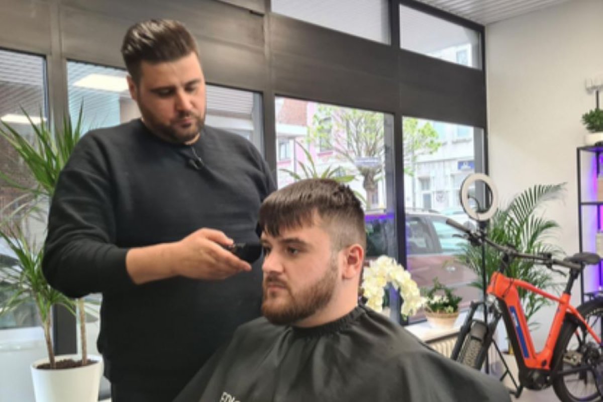 KAMPANJA SA VELIKIM SRCEM Frizer iz BiH šiša za 99 centi, a razlog je više nego human