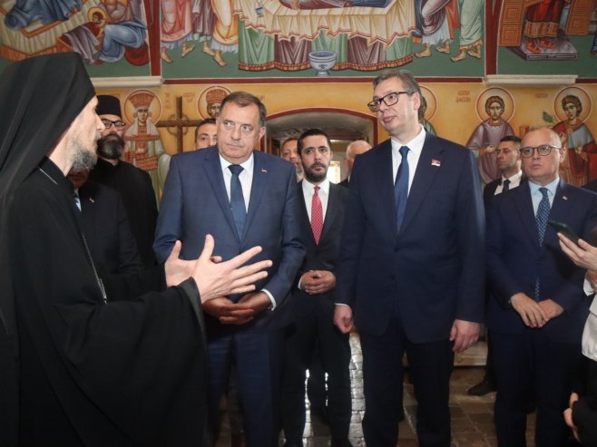 (FOTO/VIDEO) DODIK, VUČIĆ I VIŠKOVIĆ U MANASTIRU ŽITOMISLIĆ "Ponosni na naše kulturno i vjersko nasljeđe, cilj da što više mladih ostane na svojim ognjištima"