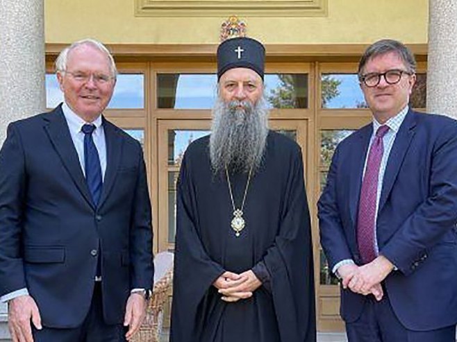 ZVANIČNICI POSJETILI PEĆKU PATRIJARŠIJU Patrijarh Porfirije sa O'Brajanom i Hilom o unapređenju odnosa Srbije i SAD