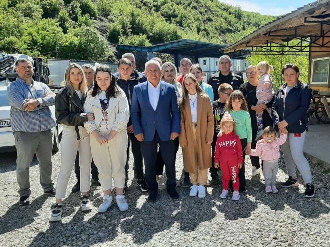 ZNAK DA NISU SAMI Arlov na Јarinju uručio stipendije za sedmoro djece