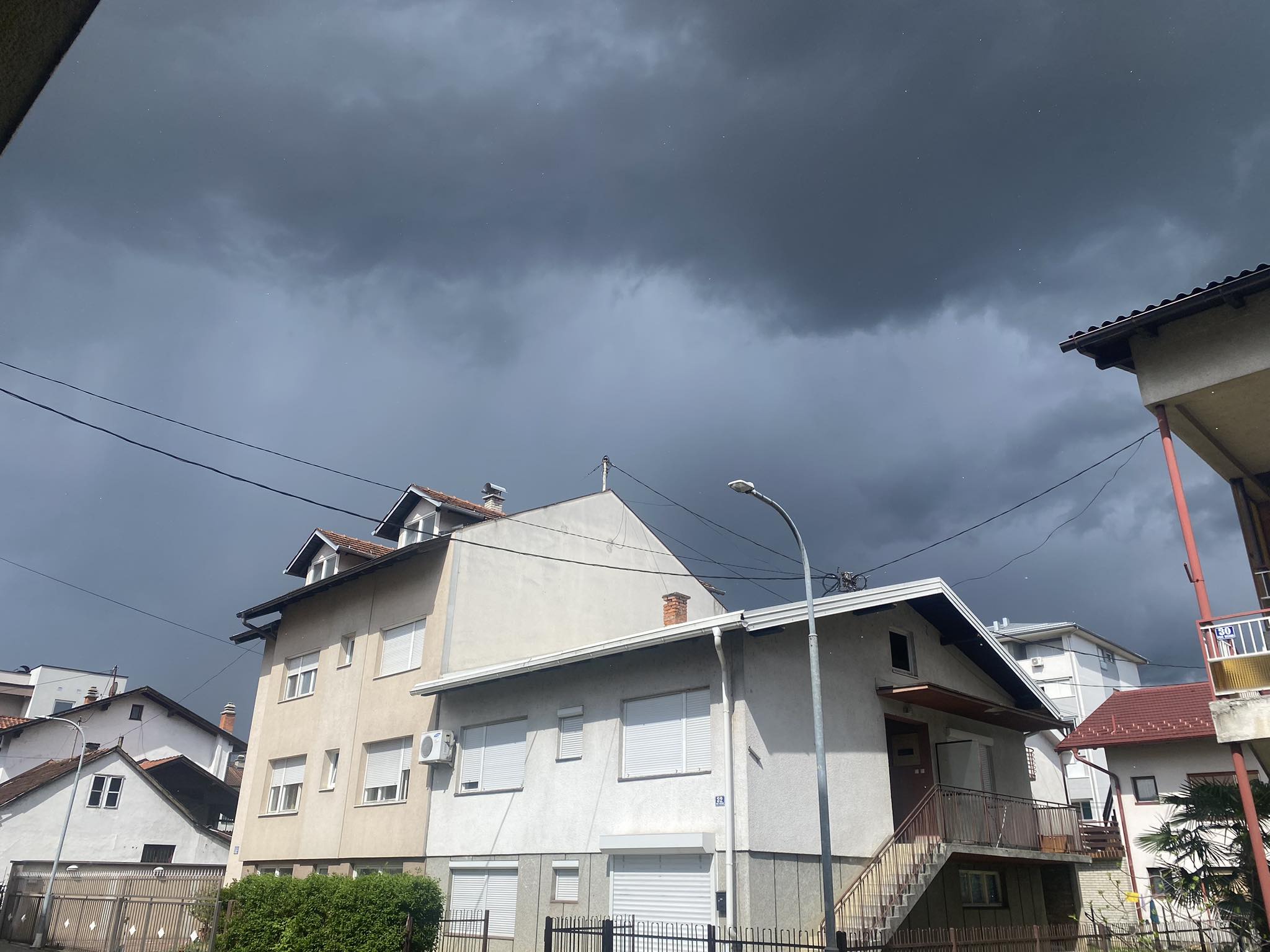 METEOROLOZI UPOZORAVAJU U ovaj dio BiH uskoro stiže nevrijeme