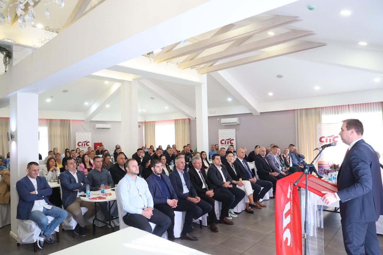 (FOTO) SELAK UPUTIO ČESTITKE NOVIM FUNKCIONERIMA Mandić kandidat SPS-a za načelnika Gacka, Skoko nosilac liste