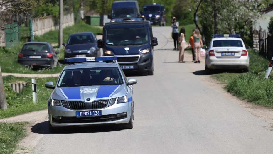 POLICIJA BLOKIRALA PUT KA SELU SUMRAKOVAC Da li inspektori imaju nove informacije o Dankinom ubistvu?