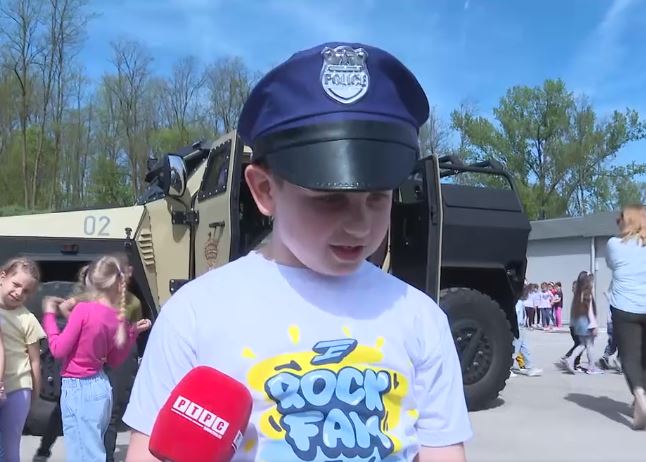 (VIDEO) DA LI DAMJAN ŽELI POSTATI POLICAJAC? Njegov odgovor oduševio sve: "Ja više volim biti Dodik"
