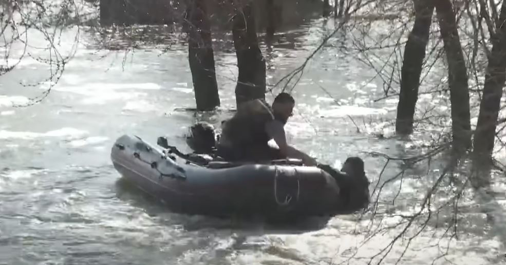 (VIDEO) "SITUACIJA JE OZBILJNA" Oglasile se sirene u Orenburgu zbog poplava, uskoro hitna evakuacija