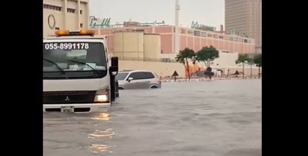 (VIDEO) APOKALIPTIČNE SCENE Dubai poplavljen, aerodrom zatvoren zbog rekordnih padavina