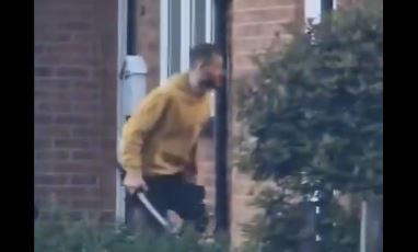 (VIDEO) "HELIKOPTER JE KRUŽIO PODRUČJEM" Užas u Londonu: Mačetom napadao prolaznike, povrijeđeni i policajci