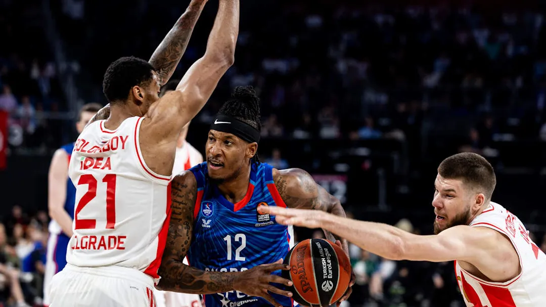 ZVEZDA RAZBIJENA NA BOSFORU Efes ispred Partizana