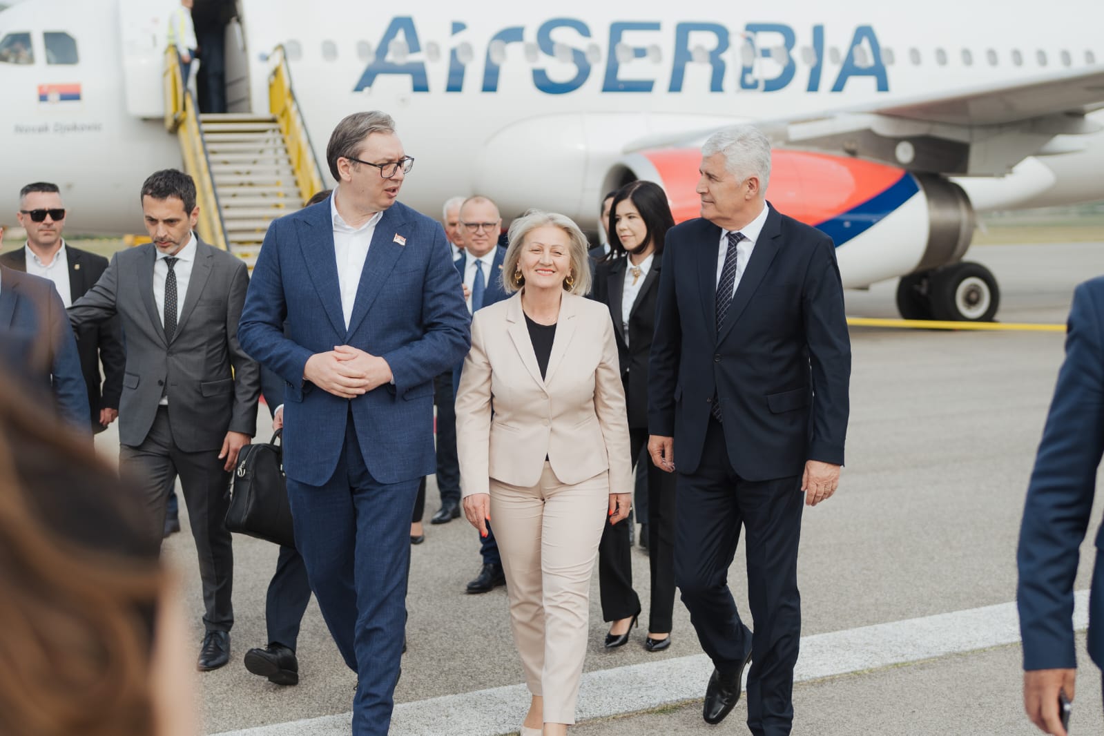 (FOTO) ČOVIĆ SE SASTAO SA VUČIĆEM Razgovarano o unapređenju političkog dijaloga u regiji