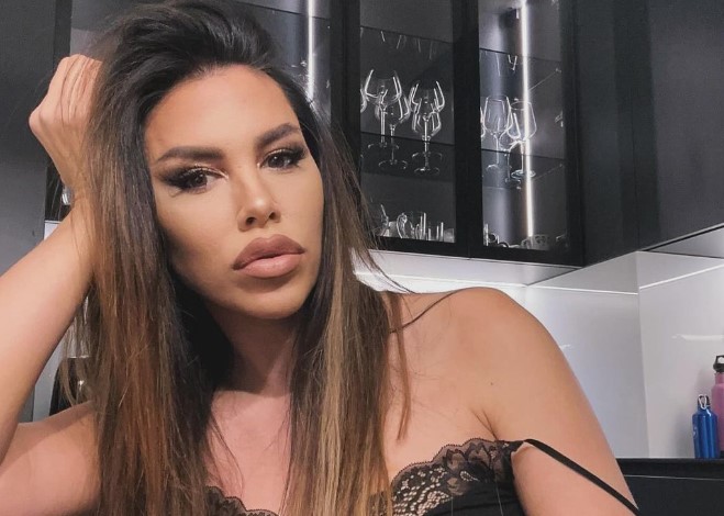 "PROMIJENILA BIH PAR KLJUČNIH MOMENATA" Pjevačica postala majka sa 19 godina, zbog ove odluke gorko zažalila
