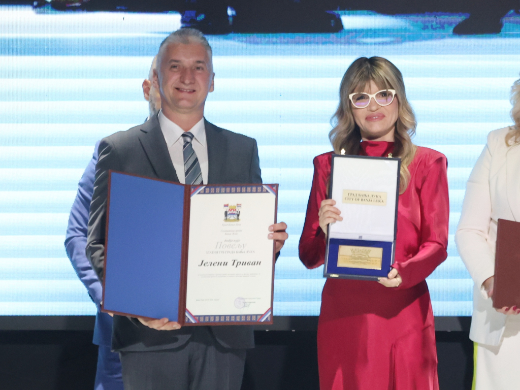 URUČENO PRIZNANJE ZLATNI GRB GRADA Trivan: Ovo je potvrda moje neraskidive veze s Banjalukom