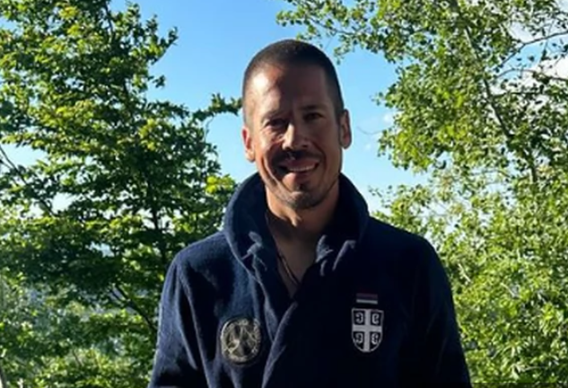 (VIDEO) "CIJELOG SEBE SAM DAO GOSPODU" Nikola Rokvić se slomio u zagrljaju djece: Svaki susret je imao smisao, zajedno smo putovali kroz vrijeme i prostore
