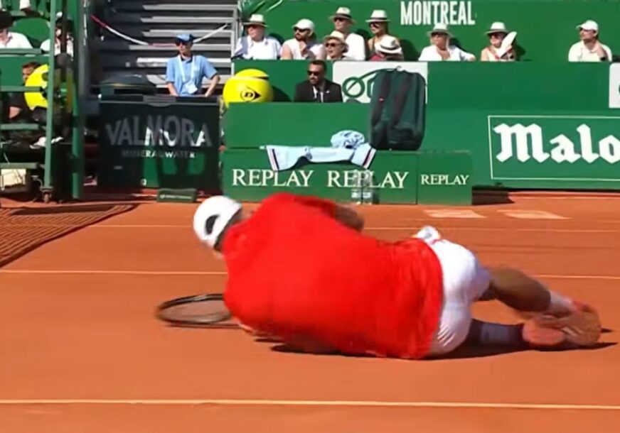 (VIDEO) ZABRINUO NAVIJAČE Novak Đoković pao na šljaku